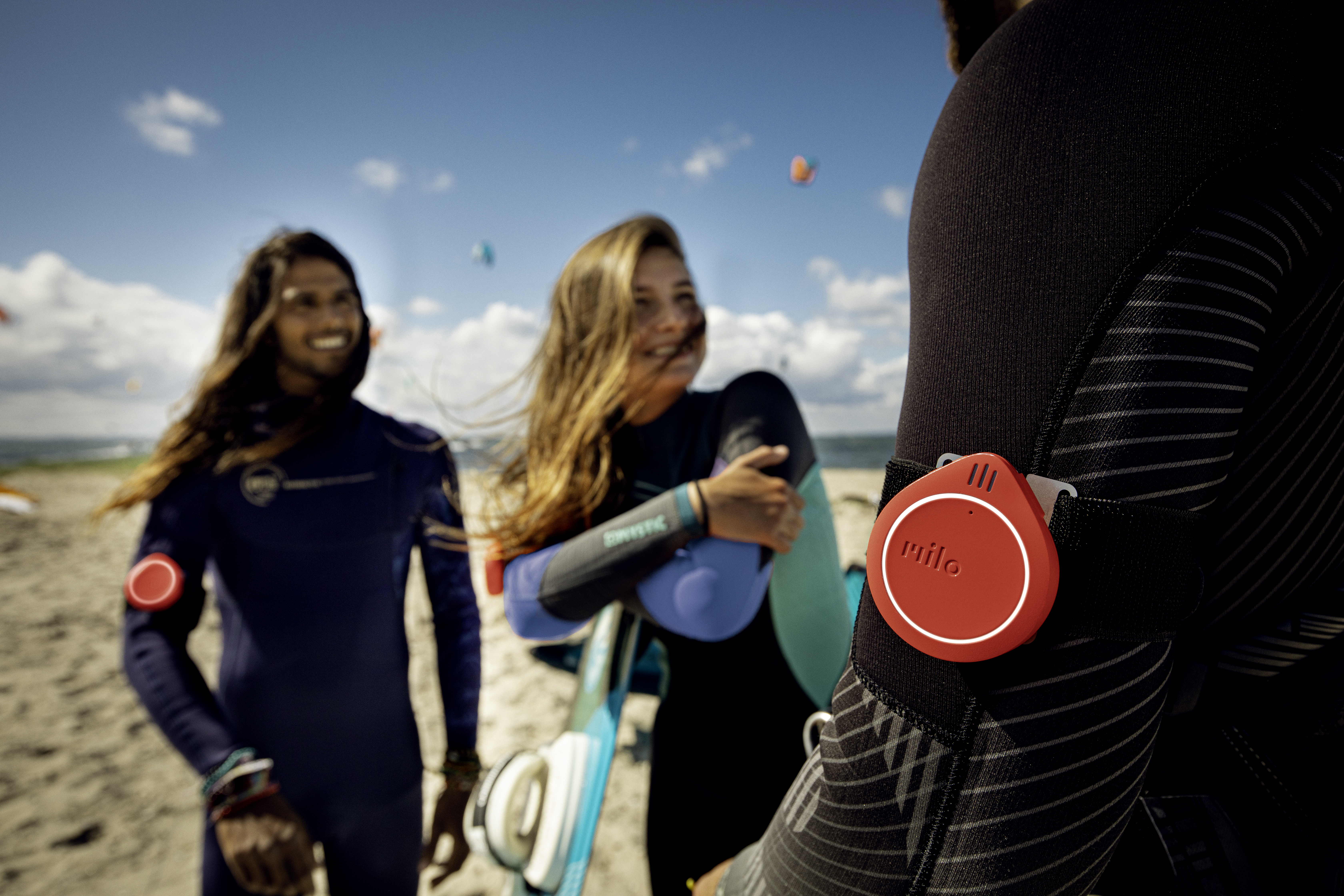 Kite – Talking on the Beach Closeup HR